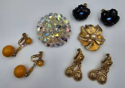 VINTAGE VENDOME BROOCHES & EARRINGS  Lot Margherita Faux Pearl Brooch • $1.25