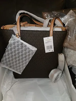 Authentic Michael Kors Tote W/Wristlet (Shipped WITHOUT Original Box) • $115