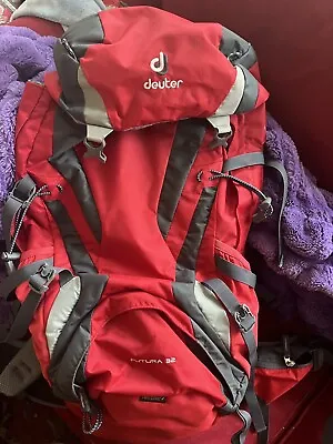 Deuter Futura 32 Backpack - Pristine Condition Red/Grey • $22