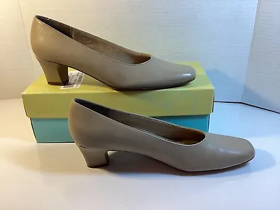 Vintage LIFE STRIDE Jade Wild Rice Beige Women's Shoes Size 9 AA 1970's 2” Heel • £18.91