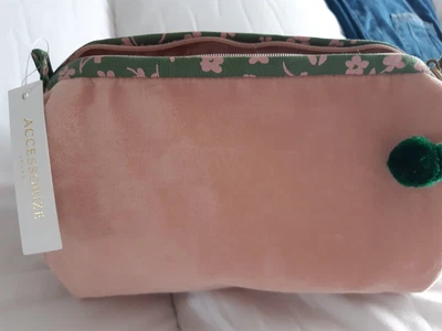 £3.50 • Buy Make Up Bag ACCESSORIZE