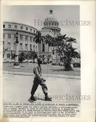 1964 Press Photo Armed Guard Marches In-front Of Capitol Building In HavanaCuba • $16.99