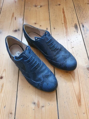 £15 • Buy Clarks Hamble Oak Blue Snakeskin Print Narrative Size 5, Width D Worn Once