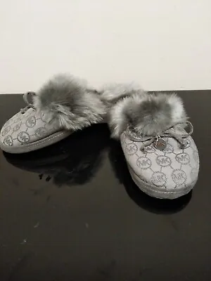 Michael Kors Silver Gray Fluffy Furry Kids Slippers &  M  Charm Sz. 5 BnftsChrty • $25