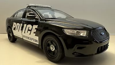 Welly 1:24 Diecast Car Ford Police Interceptor Sedan Black • $14.99