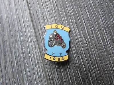 Isle Of Man IOM Motorbike Racing 1982 TT Road Racing Biker No 7 Badge • £14.99