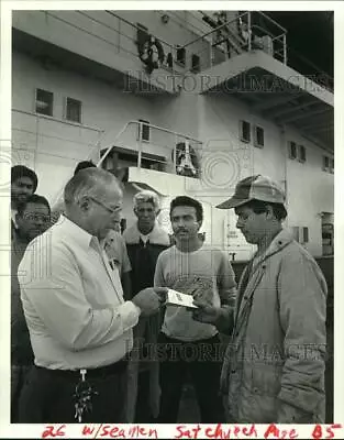 1988 Press Photo Pastor John Vandercook Talks With Venezuelan Ship Crew Members • $12.99