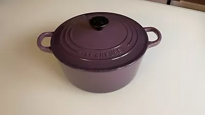 Le Creuset Signature Round Cast Iron Casserole Dish 3.3L Purple 22cm Repaired • £79.99