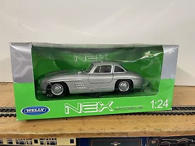 Mercedes Benz 300 SL In Silver 1:24 Scale Diecast Classic Car Model From Welly • $19.73