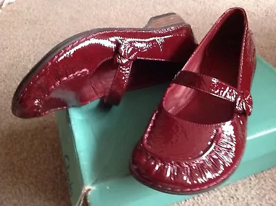 New CLARKS BURGUNDY PATENT LEATHER SHOES Size 7 DNAME HUSKY JADE • £39.99