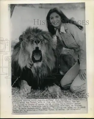 1974 Press Photo Actress-model Ann Turkel Films Commercial With Neal The Lion • $19.99