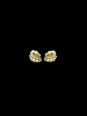 TRIFARI Vintage Jewelry Classic Gold Pearl & Rhinestone Clip-On Earrings • $19.99