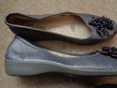 £2.50 • Buy Bronze Small Wedge Shoes. Size. 6