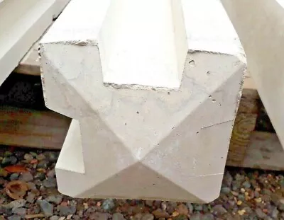 £23 • Buy CONCRETE 9ft SLOTTED CORNER POST