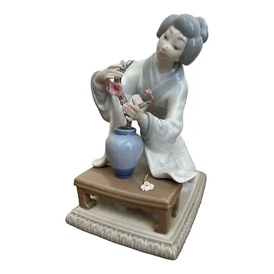 £68.80 • Buy Lladro 4840 Retired Oriental Girl Decorating Flowers Geisha Tending To A Plant