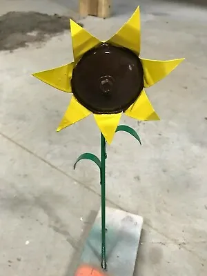 All Recycled Metal Sun Flower Home Garden Stake Yard Art Lawn Ornament 22  Tall • $7.85