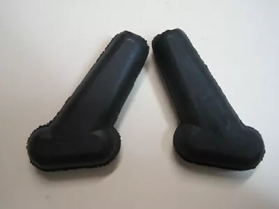 1932 - 1933  Chevrolet  Horn Terminal Boots  Pr • $50