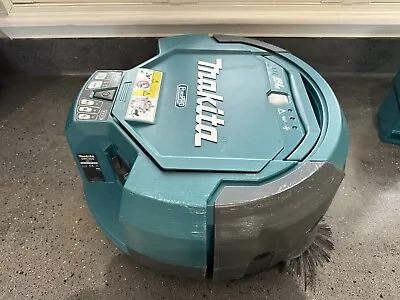 Makita Vacuum Cleaner 18V Robot Cleaner DRC200 - RoboPRO • £450