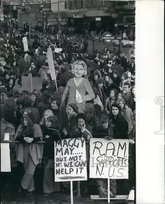 1972 Press Photo Students Demonstrate Over Government Proposals For Financing • $19.99