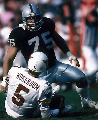 Howie Long Oakland Raiders 8x10 Sports Action Photo (i) • $2.99