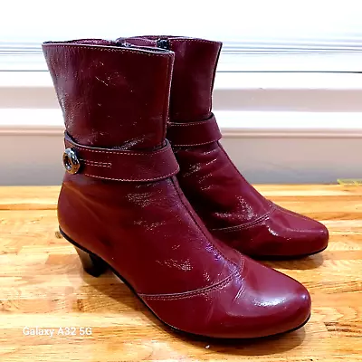 La Canadienne Woman's SZ 9.5 M Burgundy Red Patten Leather Ankle Boots • $39.16