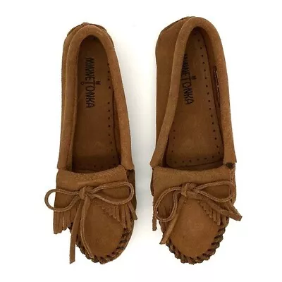 Minnetonka Kilty Hardsole Suede Moccasins Women’s Size 6.5 Fringe Bow Accent • $36.99