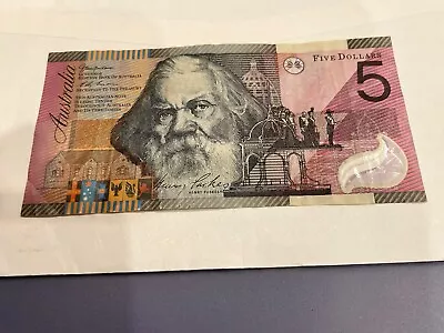 2001 AUSTRALIA $5 DOLLAR BANKNOTE Rare • $29.50