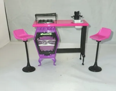 Monster High Home Ick Classroom Playset Stove And Chairs  • $15