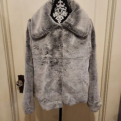H&M Divided Women’s Gray Faux Fur Jacket Size M • $12.20
