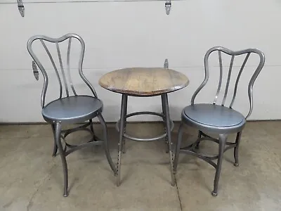$125 • Buy Cafe Style Wooden Whiskey Barrel Top Table With (2) Vintage Toledo Metal Chairs 