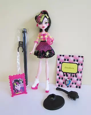 Monster High Art Class Draculaura Doll. Stand Included. • $84.55