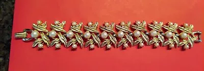 Stunning Vintage Estate Signed Coro Pearl Bracelet 7 1/2    • $19.50