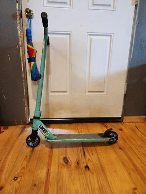 $40 • Buy Fuzion X-3 Pro 2018 Scooter  - Blue