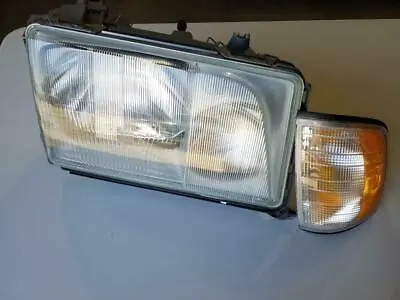 $528 • Buy Mercedes Headlight Assembly & Turn Signal - Right NOS New W124
