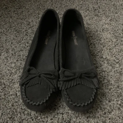 $10 • Buy Minnetonka Kilty Suede Fringe Moccasin Sz 9.5 Charcoal Suede Great Condition