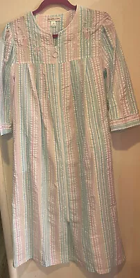 MISS ELAINE Long Seersucker Pastel Striped Zip Robe/Housecoat 3/4 Sleeve ~ Small • $15.99