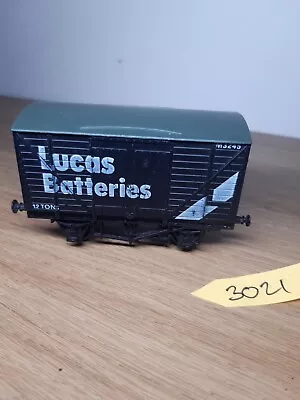 Lima OO Gauge Lucas Batteries Closed Top Wagon • £4.50