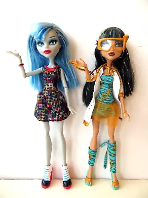 Monster High Cleo The Nile And Ghoulia Yelps Classroom 2-pack Dolls Set.2013. • $39.99