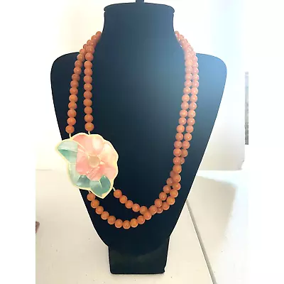 Vintage 1960s Hawaiian Mother Of Pearl Flower Necklace Molded Composite Plastic • $18.95