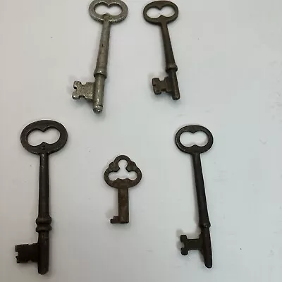 Mixed Lot Of 5 Old Vintage Antique Skeleton  Keys • $9.89