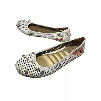 Me Too Farrah Flat Ballerina Perforated White Colorful Flowers Bow Size 9.5 • $32