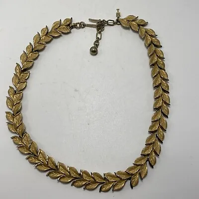 Vintage Crown Trifari Gold Tone Leaf Choker Necklace  16   B11A • $35