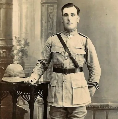 WW1 Photo Postcard Handsome British Soldier Pith Helmet Guerra Mhow India  • £15.99