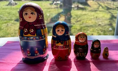 Vintage Set Of Beautiful Wooden Nesting Russian Dolls  (5 Dolls) • $35