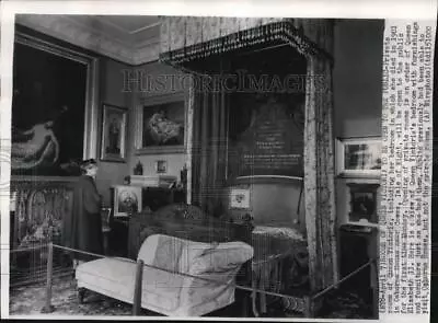 1955 Press Photo Queen Victoria's Bedroom At Osborne House On The Isle Of Wight • $29.88