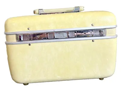 Ivory Train Case Vintage Traveller Very Rare Retro Find. In Demand - Pre-loved • $89.95