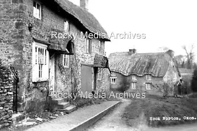 Xyt-55 Thatched Cottages Hook Norton Oxfordshire. Photo • £3.35