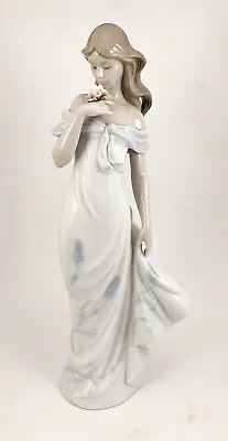 LLADRO A Flower's Whisper #6918 Porcelain Figurine 14 ½” Tall • $198