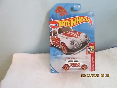 2021 Hot Wheels Holiday Racers Volkswagen Beetle Love 2021 White 96/250   (b5) • $1.50