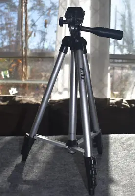 50  Compact Vivitar Tripod With Quick Release And Carry Bag • $10